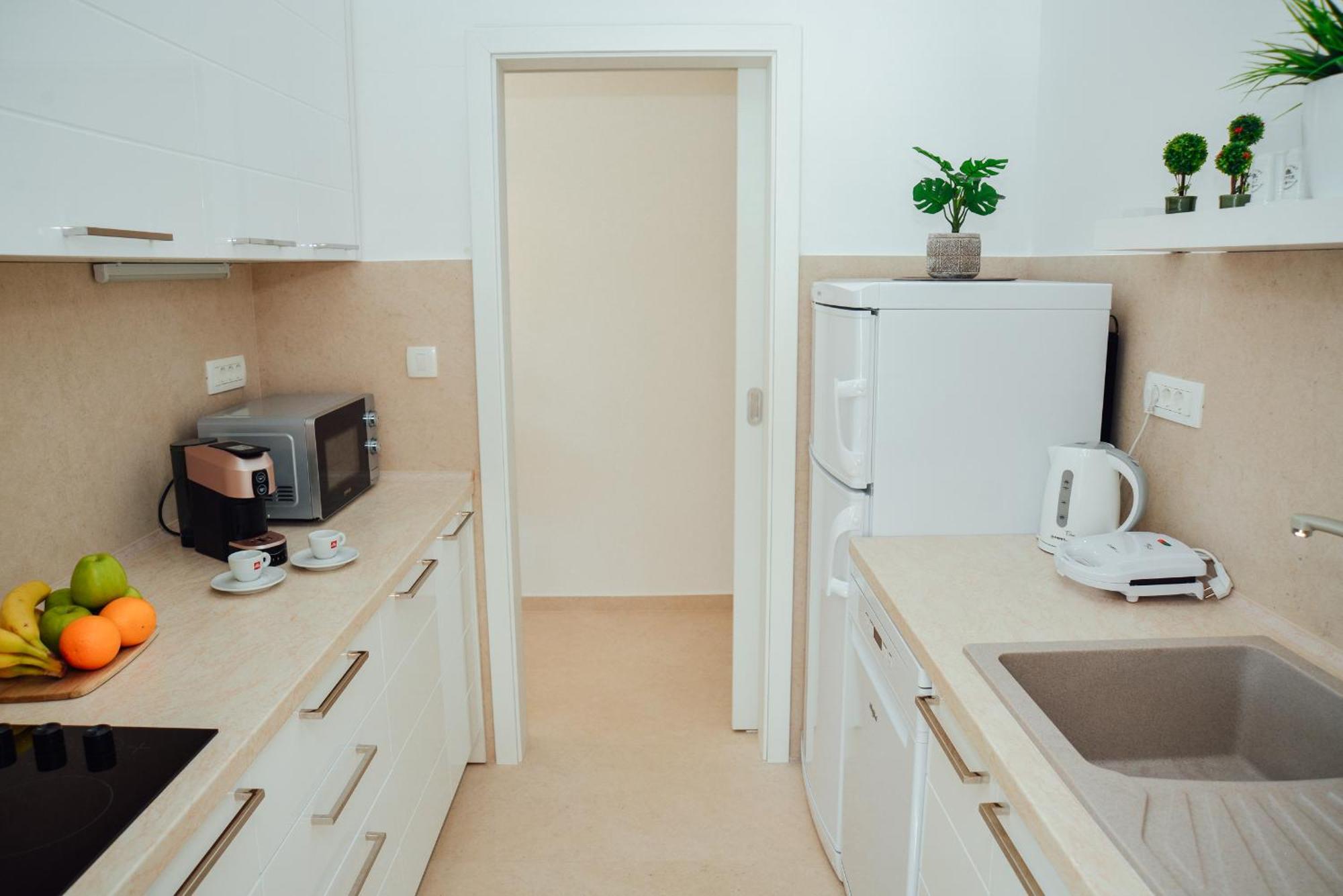 Sea View Apartment For 4 โกตอร์ ภายนอก รูปภาพ