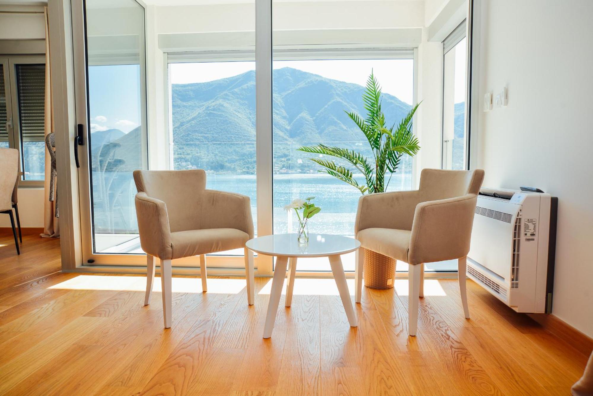 Sea View Apartment For 4 โกตอร์ ภายนอก รูปภาพ