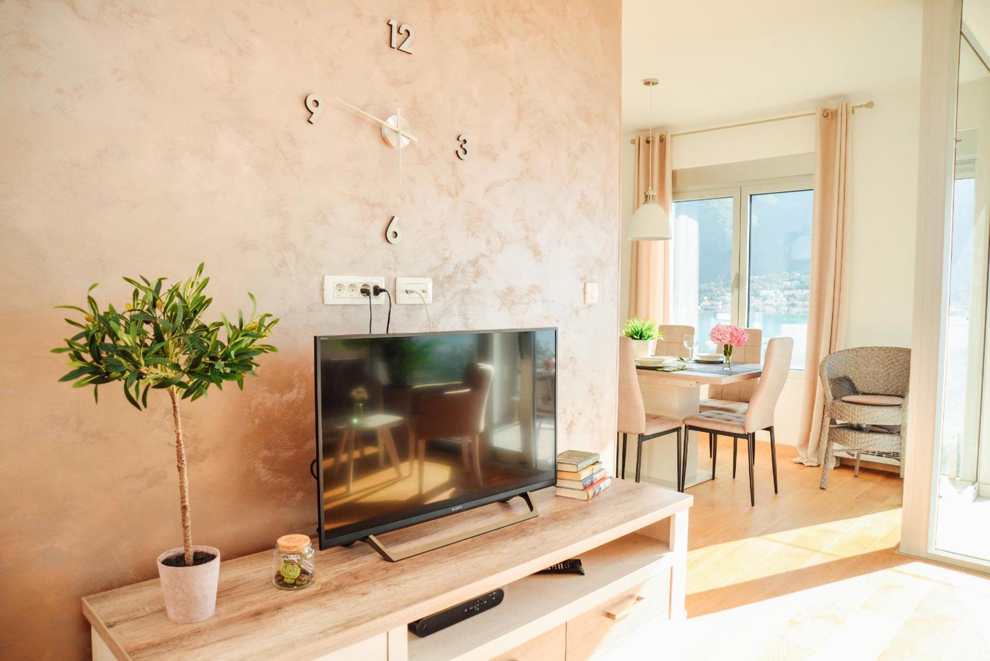 Sea View Apartment For 4 โกตอร์ ภายนอก รูปภาพ