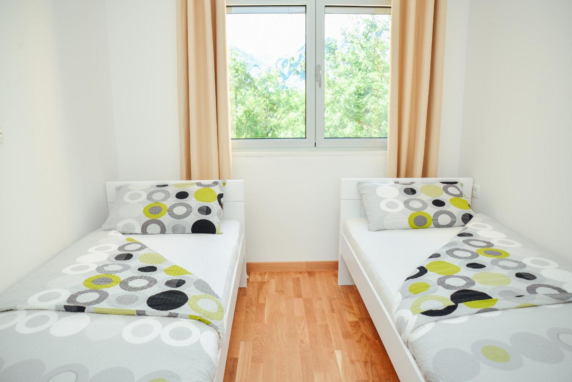 Sea View Apartment For 4 โกตอร์ ภายนอก รูปภาพ