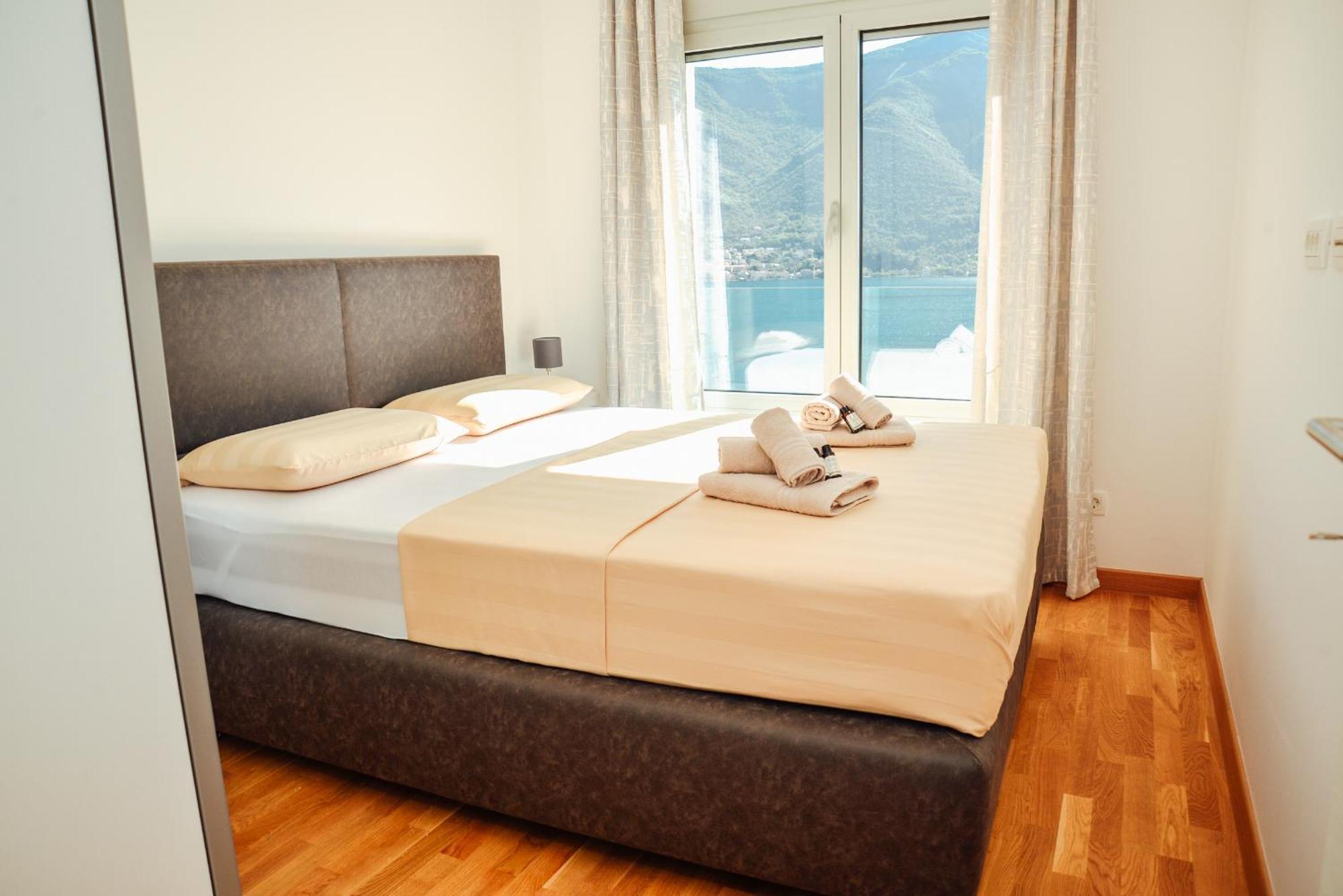 Sea View Apartment For 4 โกตอร์ ภายนอก รูปภาพ