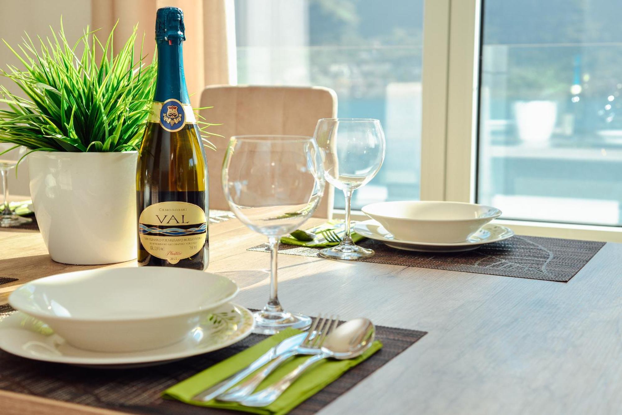 Sea View Apartment For 4 โกตอร์ ภายนอก รูปภาพ