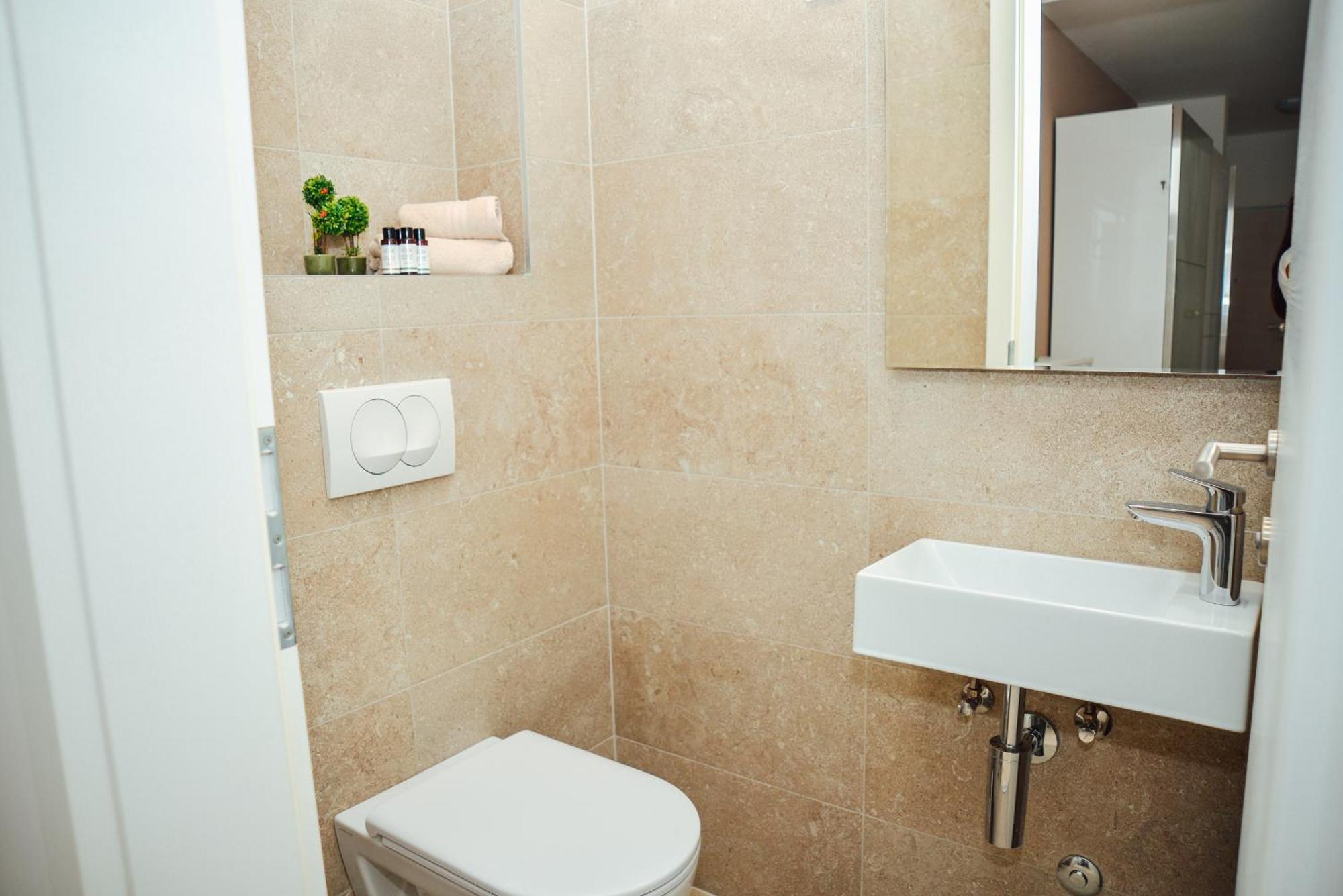 Sea View Apartment For 4 โกตอร์ ภายนอก รูปภาพ