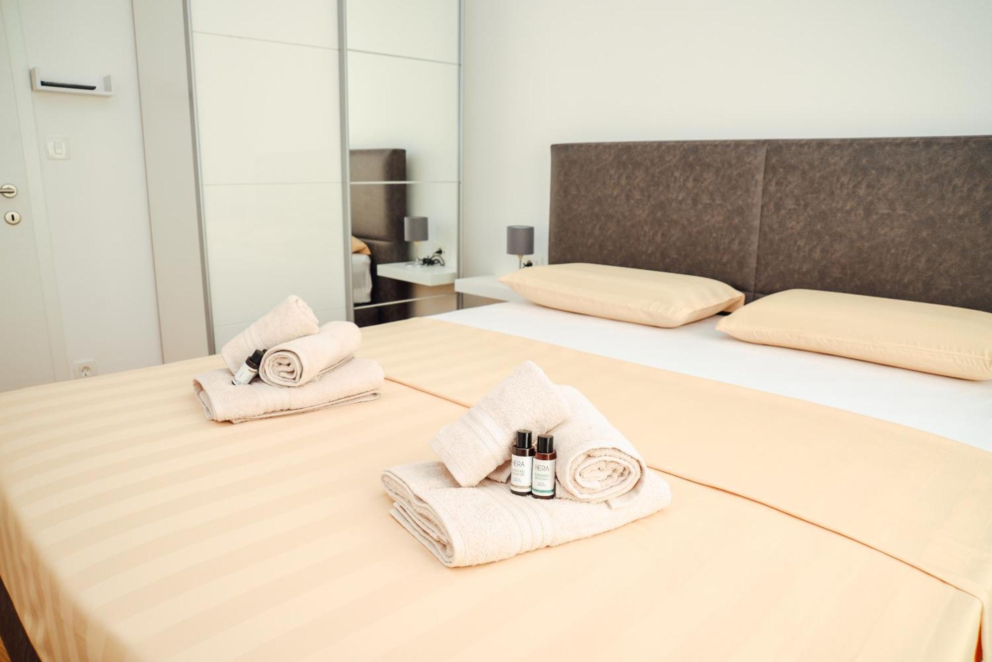 Sea View Apartment For 4 โกตอร์ ภายนอก รูปภาพ