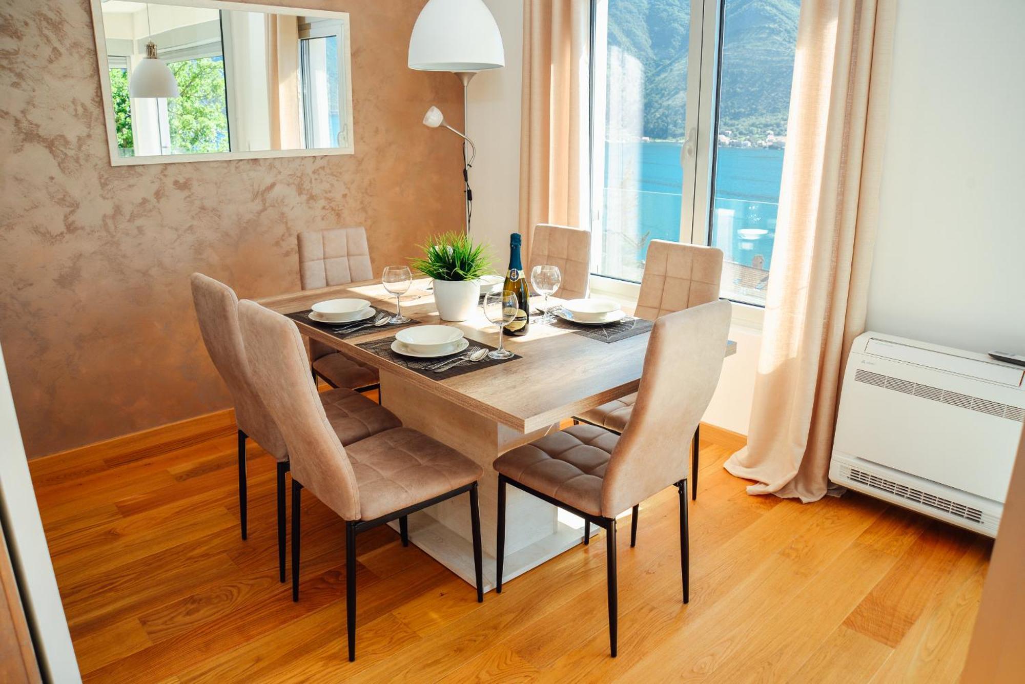 Sea View Apartment For 4 โกตอร์ ภายนอก รูปภาพ
