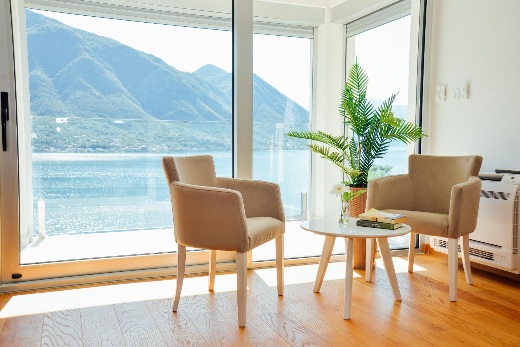 Sea View Apartment For 4 โกตอร์ ภายนอก รูปภาพ