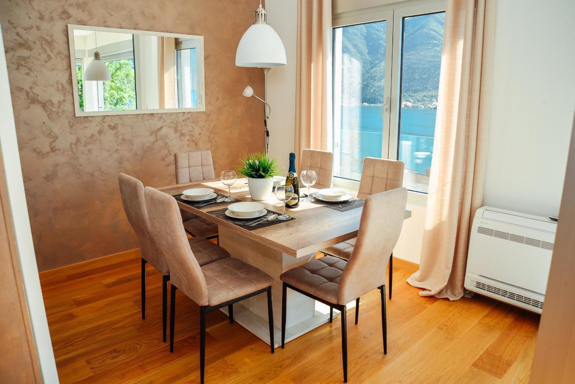 Sea View Apartment For 4 โกตอร์ ภายนอก รูปภาพ