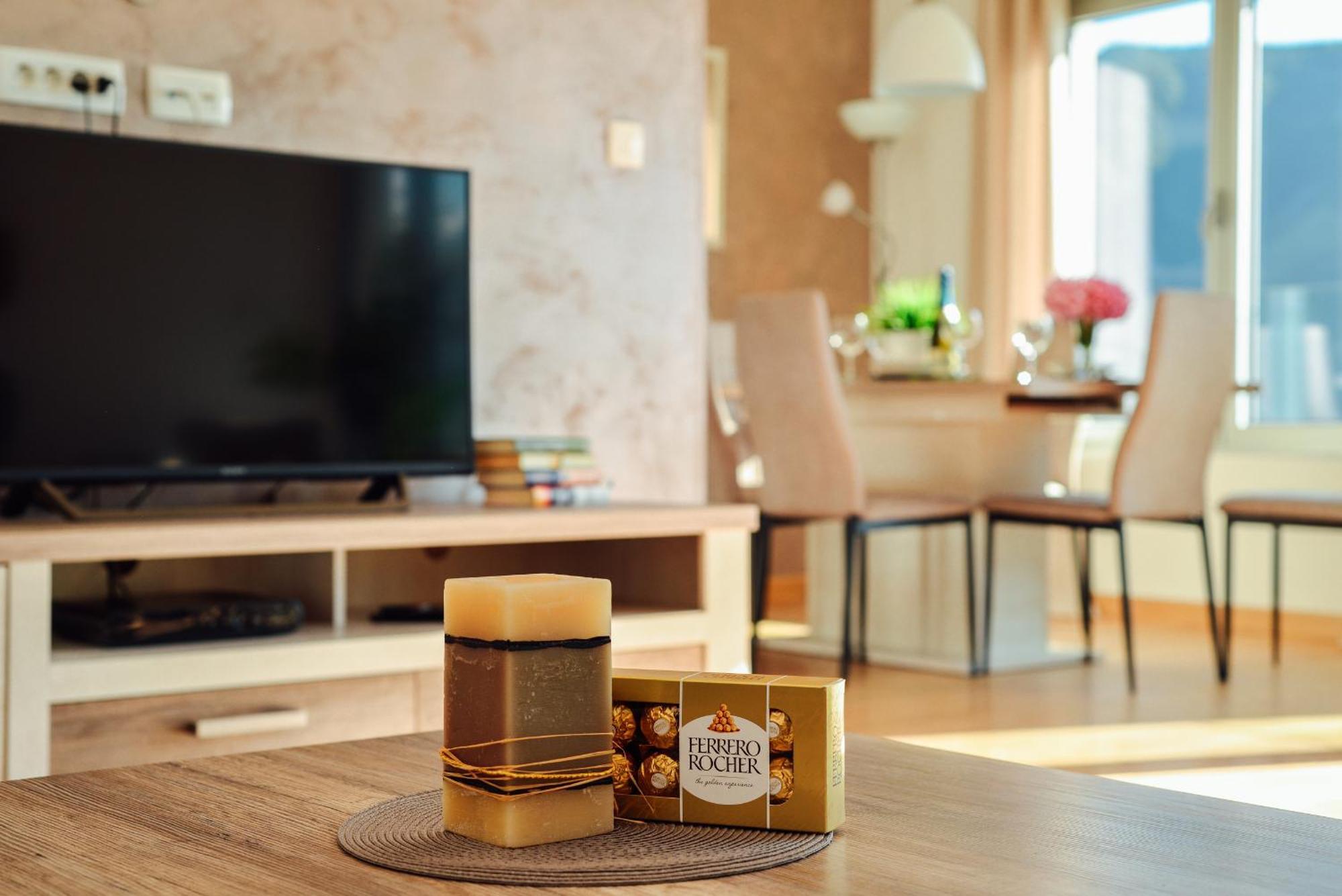 Sea View Apartment For 4 โกตอร์ ภายนอก รูปภาพ