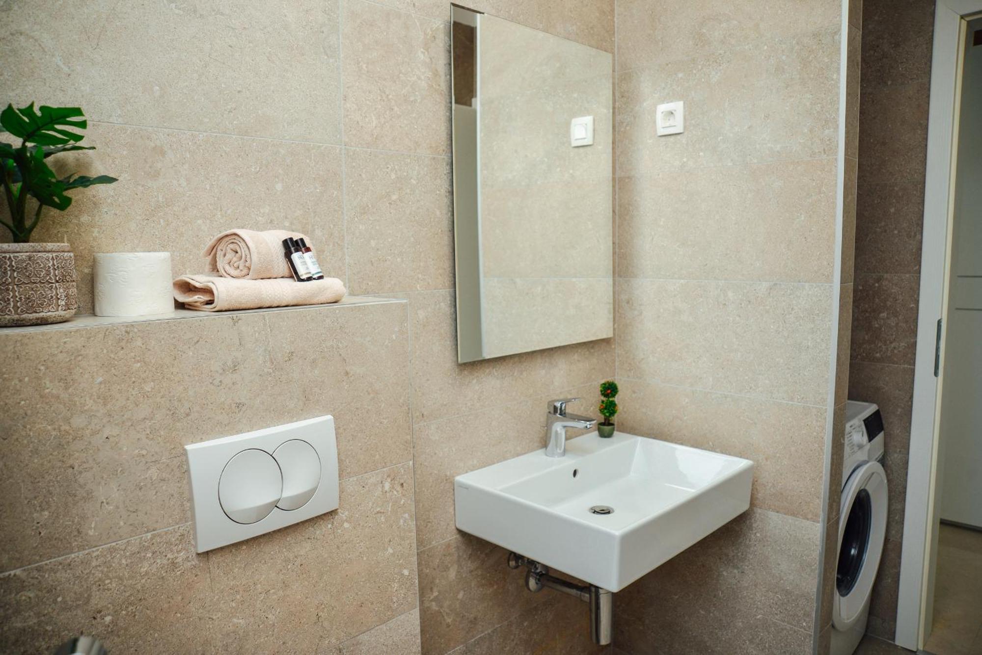 Sea View Apartment For 4 โกตอร์ ภายนอก รูปภาพ